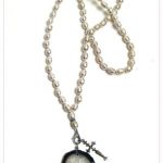 Woodsagateandcrossnecklace_1